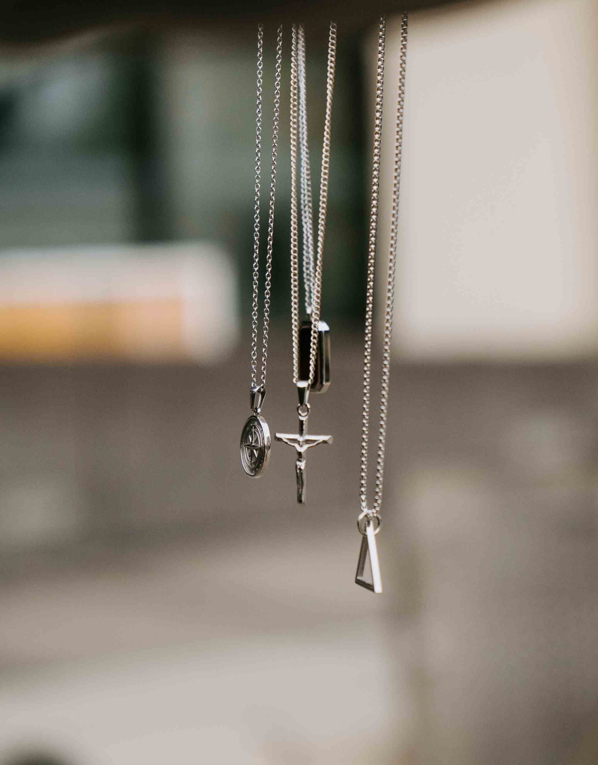 Men's Necklace Pendants | Picking the Right One For You.