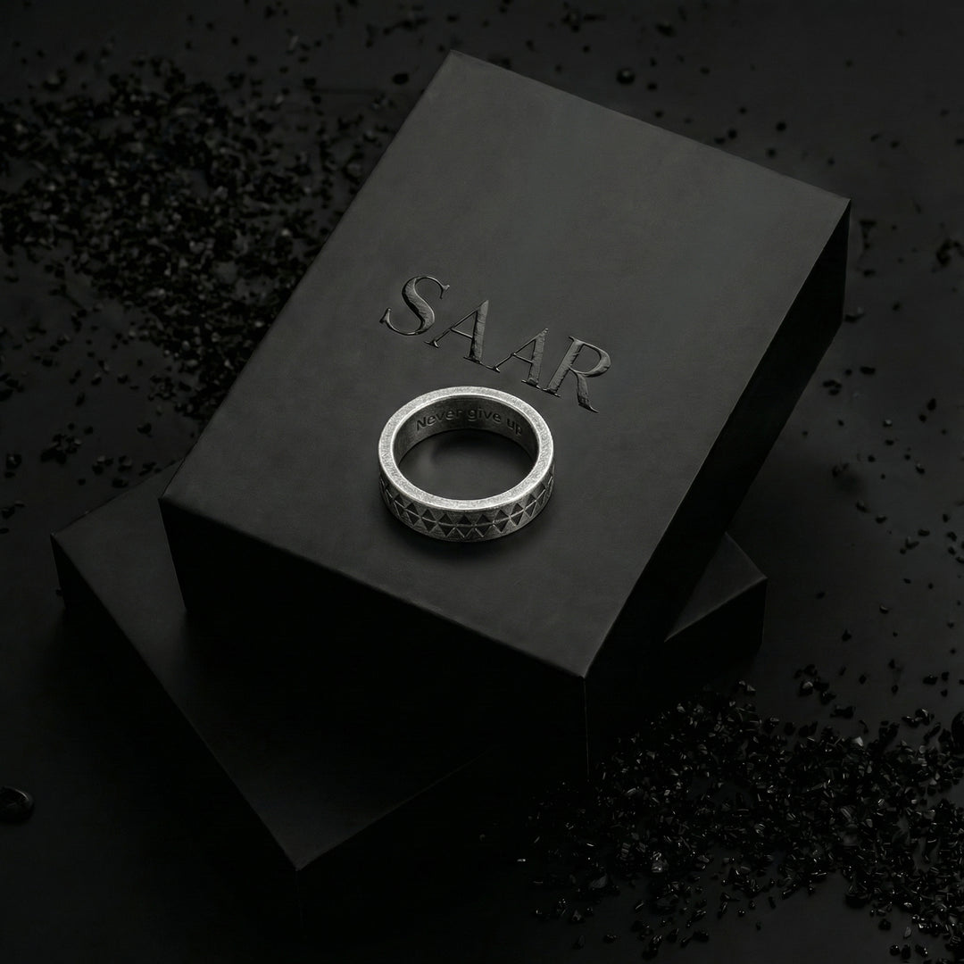 Double triangle design ring with inside engraving "Never give up".